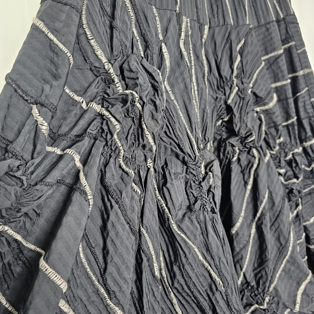 Dress To Kill Black Gathered Crinkle Long Skirt Gray Stitch Seams Size 1 - Picture 3 of 8